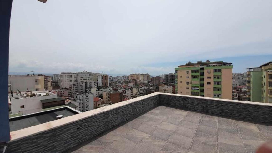 Apartament – papafingo ne shitje me pamje fantastike
