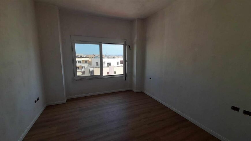 Apartament – papafingo ne shitje me pamje fantastike