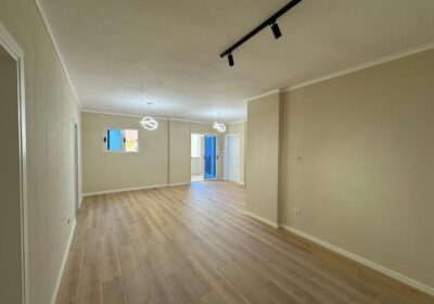 Shitet apartament 2+1