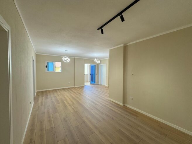 Shitet apartament 2+1