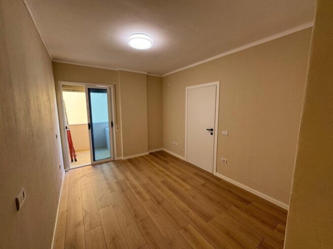 Shitet apartament 2+1