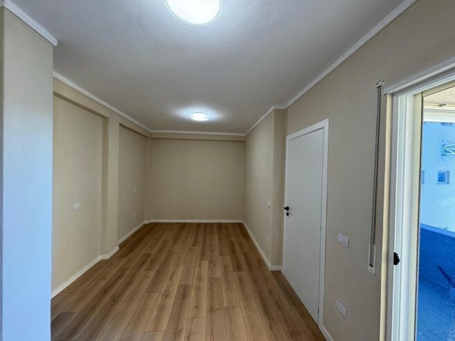 Shitet apartament 2+1