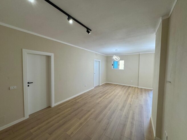 Shitet apartament 2+1