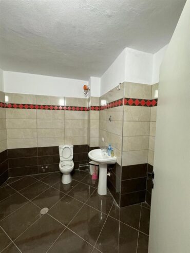 Shitet apartament 2+1