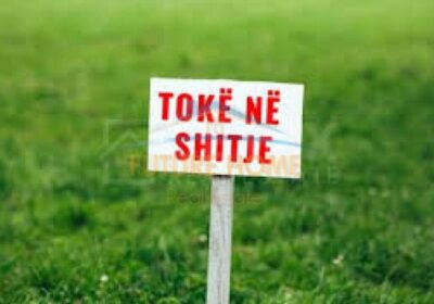 Shitet, Tokë, Autostrada Tirane – Durres.