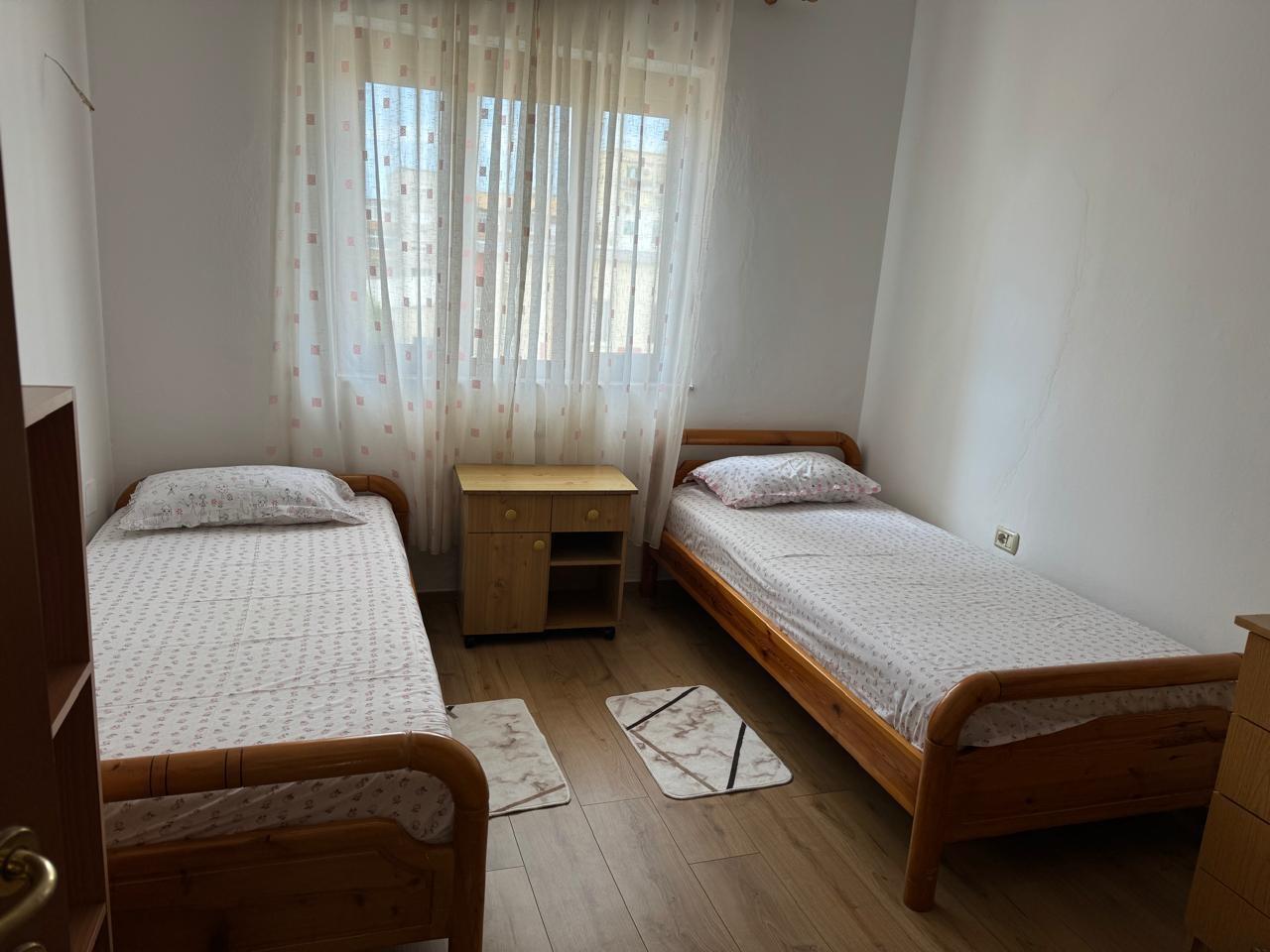 Jepet apartament 3+1+2 me qera ne Rrugen Bardhyl