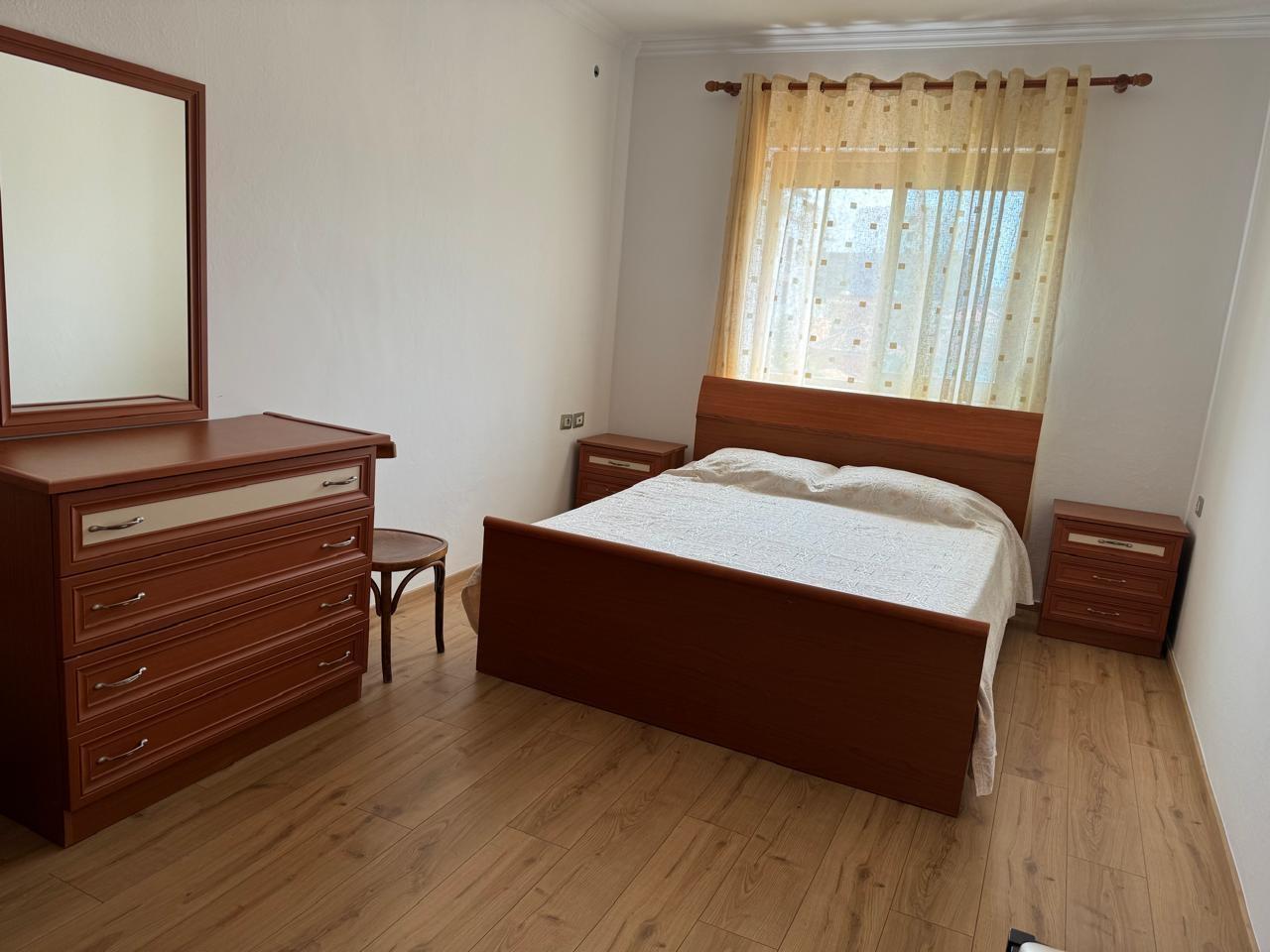 Jepet apartament 3+1+2 me qera ne Rrugen Bardhyl