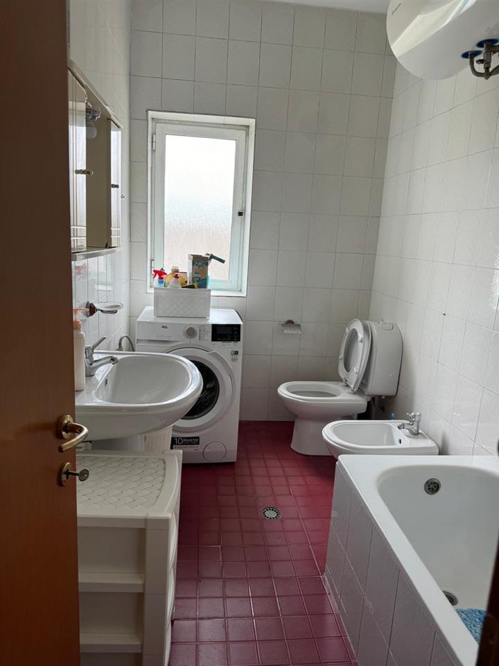 Jepet apartament 3+1+2 me qera ne Rrugen Bardhyl