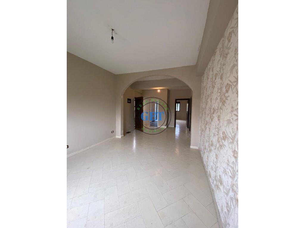 Shitet, Apartament 2+1,Prane Stadiumit, Durres!