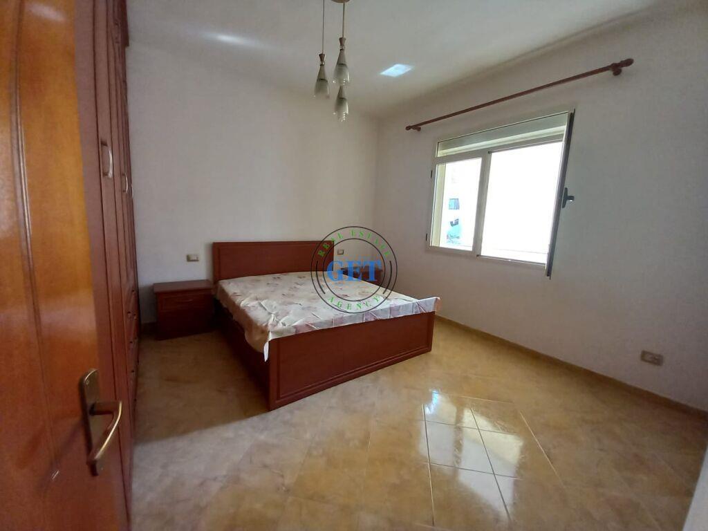 Qira, Shtepi Private 3+1,Pran Tregut Industrial , Durres.