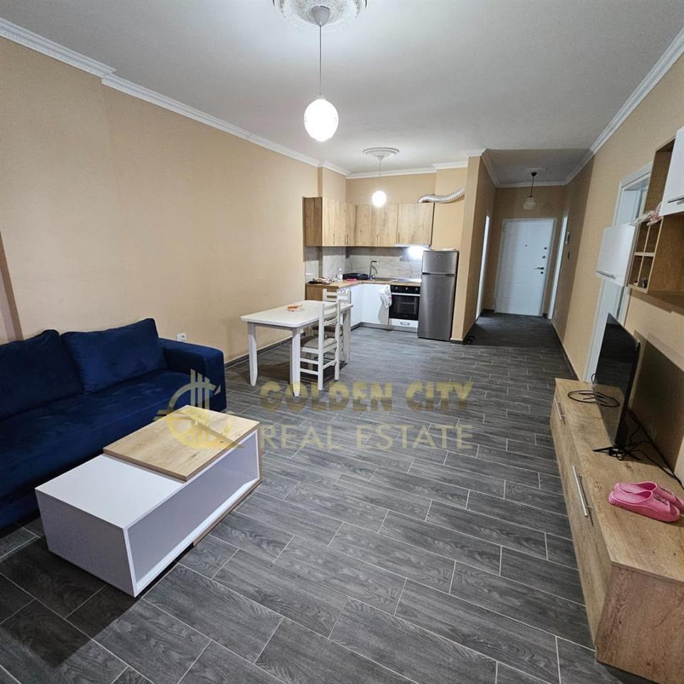 JEPET ME QERA 2+1 plazh