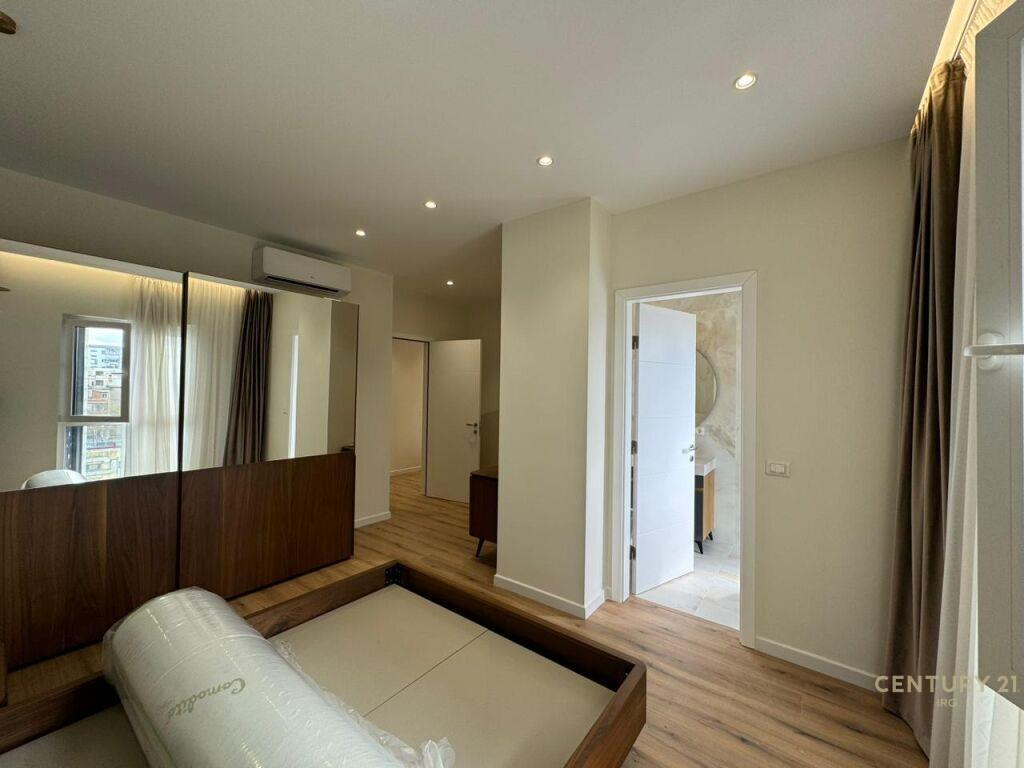 Apartament Modern 2+1+2 në Emerald Center, 5 Maj!