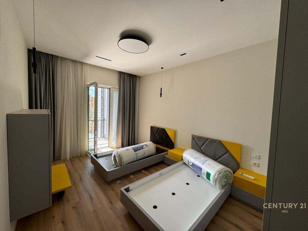 Apartament Modern 2+1+2 në Emerald Center, 5 Maj!