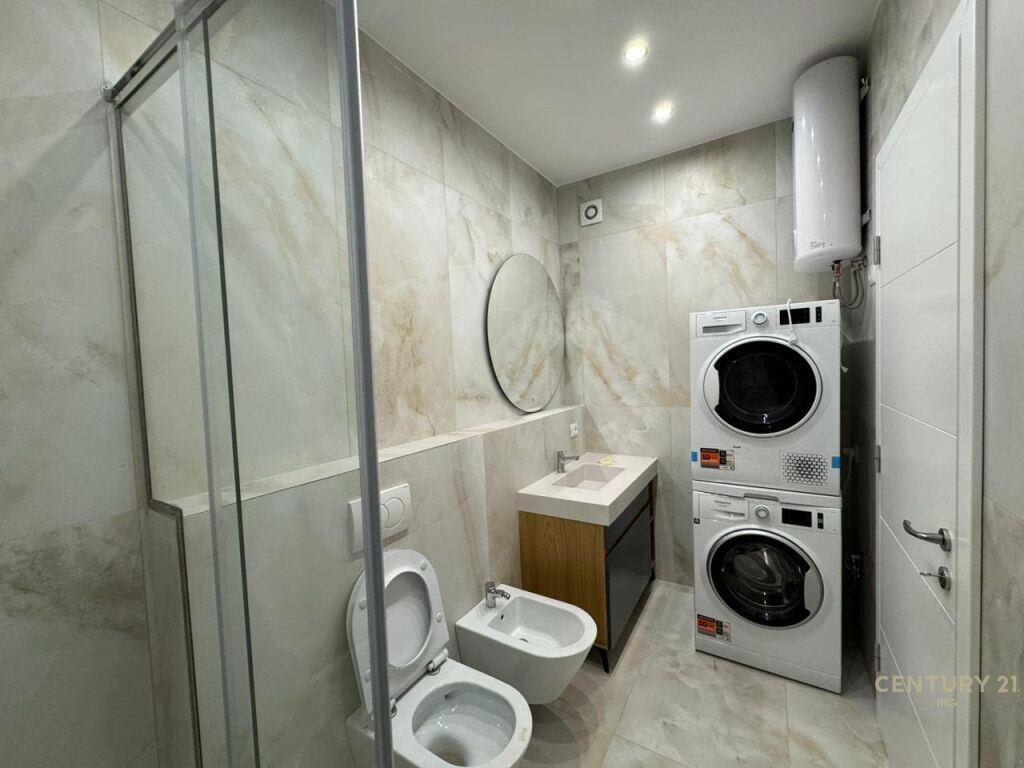 Apartament Modern 2+1+2 në Emerald Center, 5 Maj!