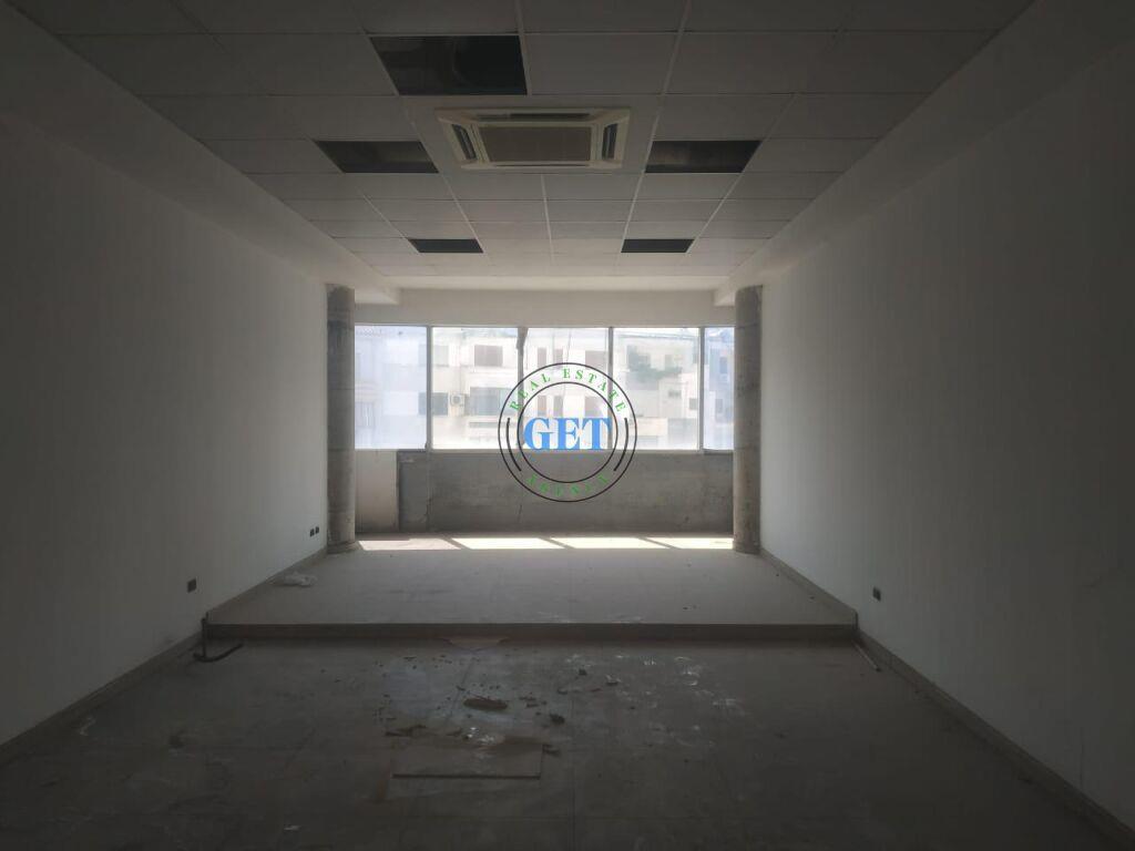 Shitet, Ambient Biznesi, Pallati i Sportit, Durres