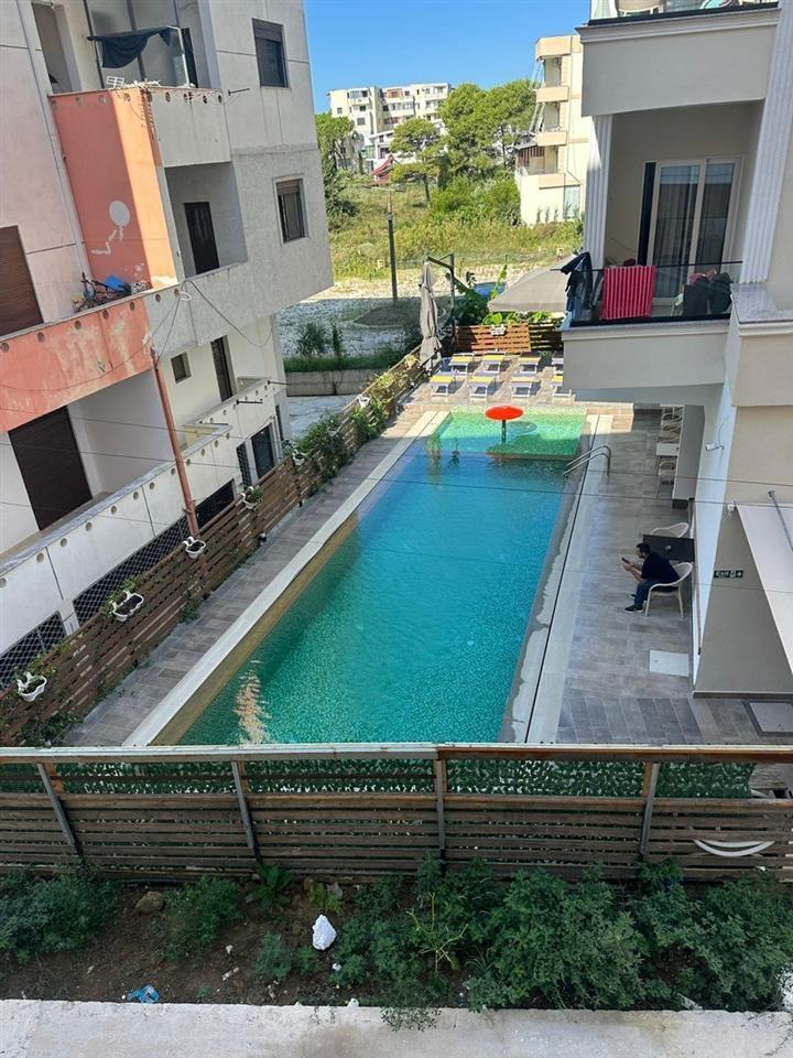 Shitet apartament 1+1 te mali robit