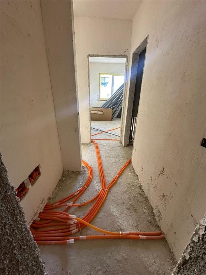 Shitet apartament 1+1 te mali robit