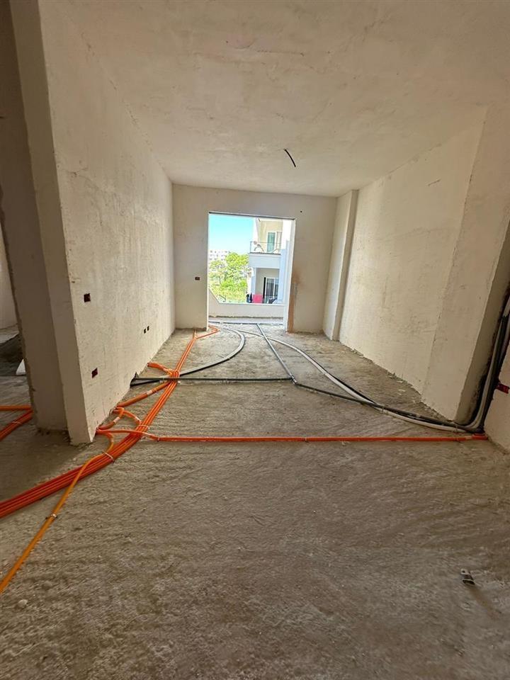 Shitet apartament 1+1 te mali robit