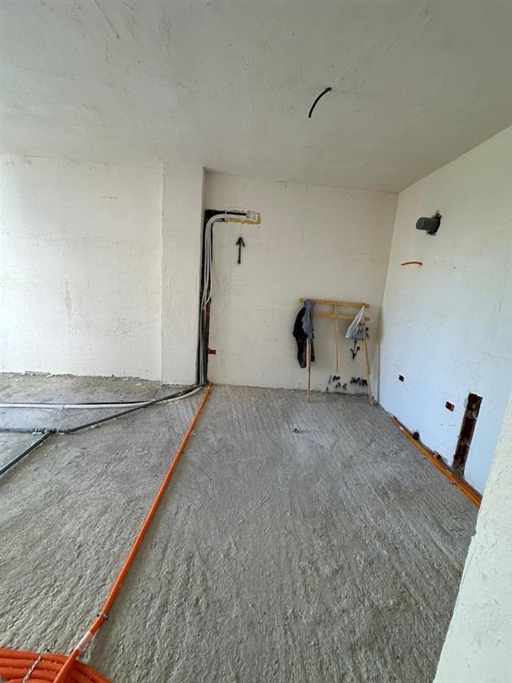 Shitet apartament 1+1 te mali robit