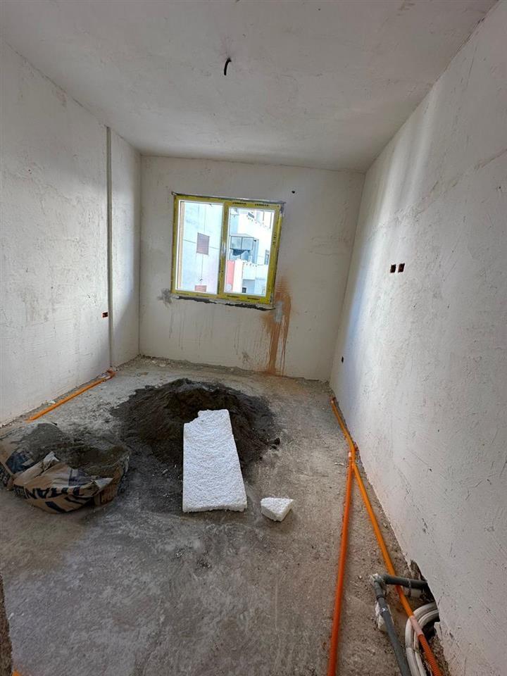 Shitet apartament 1+1 te mali robit