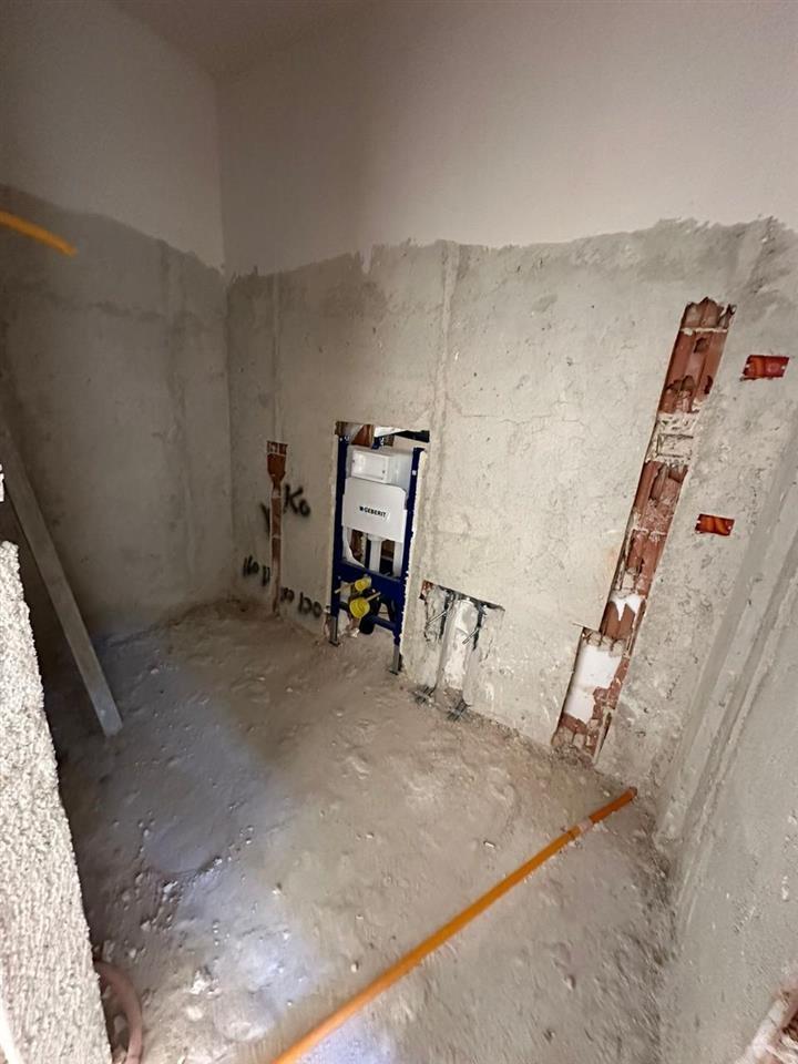 Shitet apartament 1+1 te mali robit