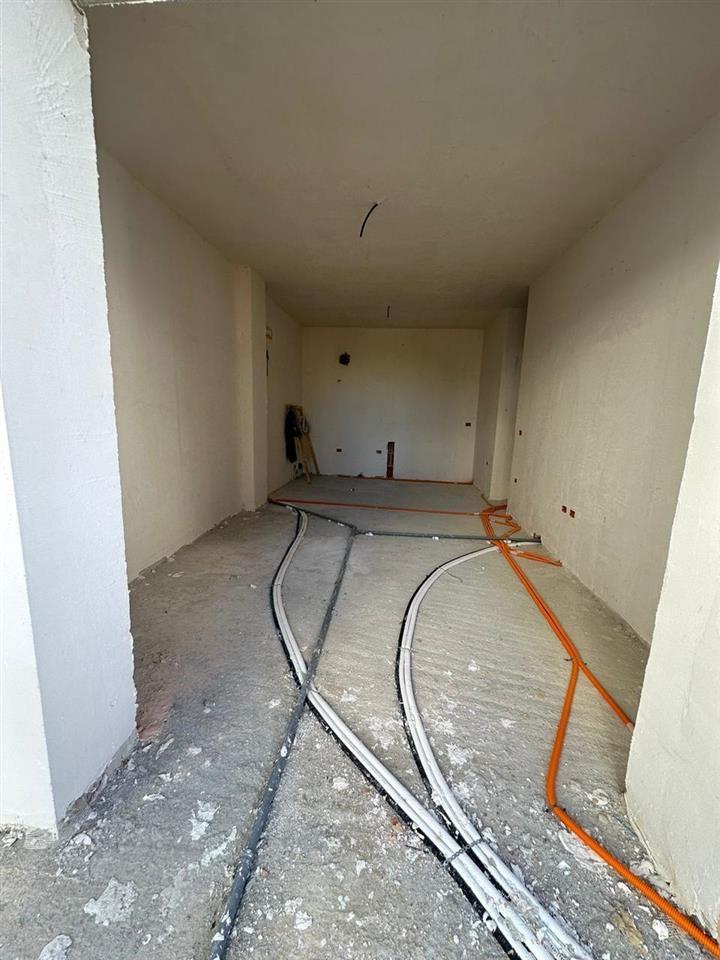 Shitet apartament 1+1 te mali robit