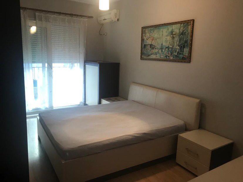 Jepet me qera Apartament 1 + 1 tek Fresku