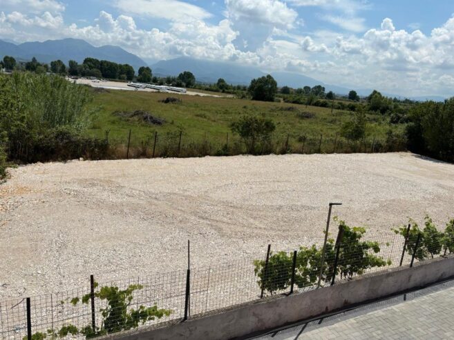 Parking me qera 2000 m2 aeroport rinas