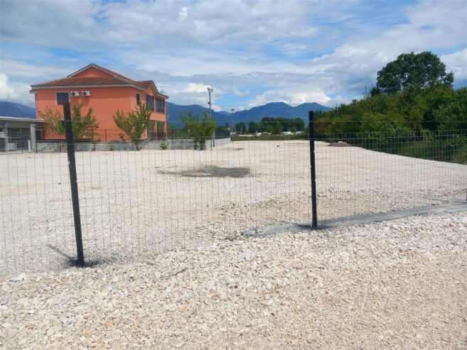 Parking me qera 2000 m2 aeroport rinas