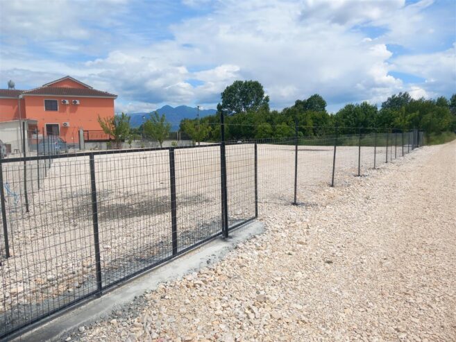 Parking me qera 2000 m2 aeroport rinas