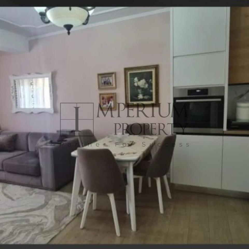 Shitet Apartament 2+1+2 Durres