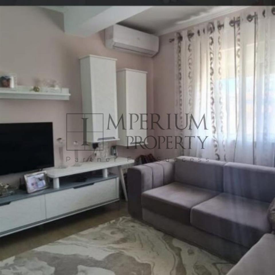 Shitet Apartament 2+1+2 Durres