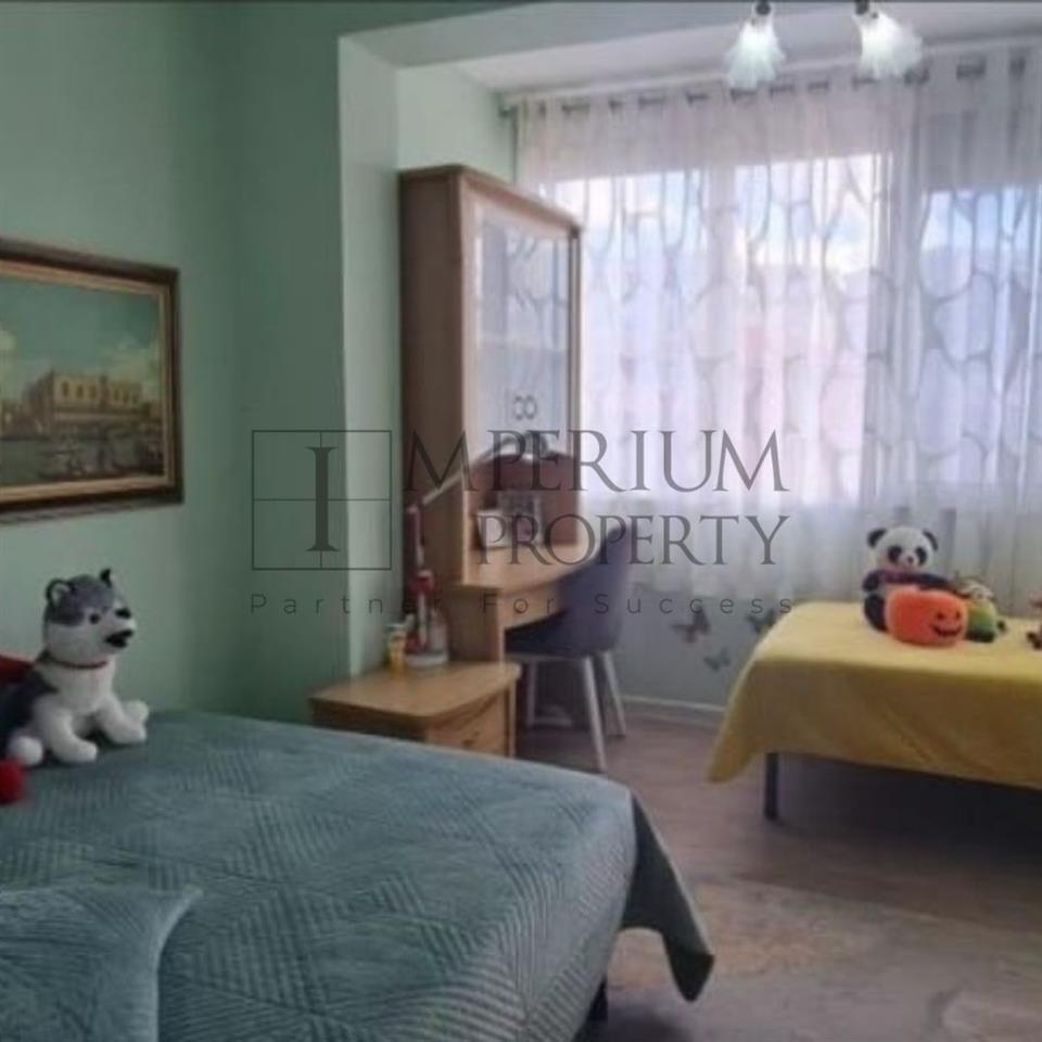 Shitet Apartament 2+1+2 Durres