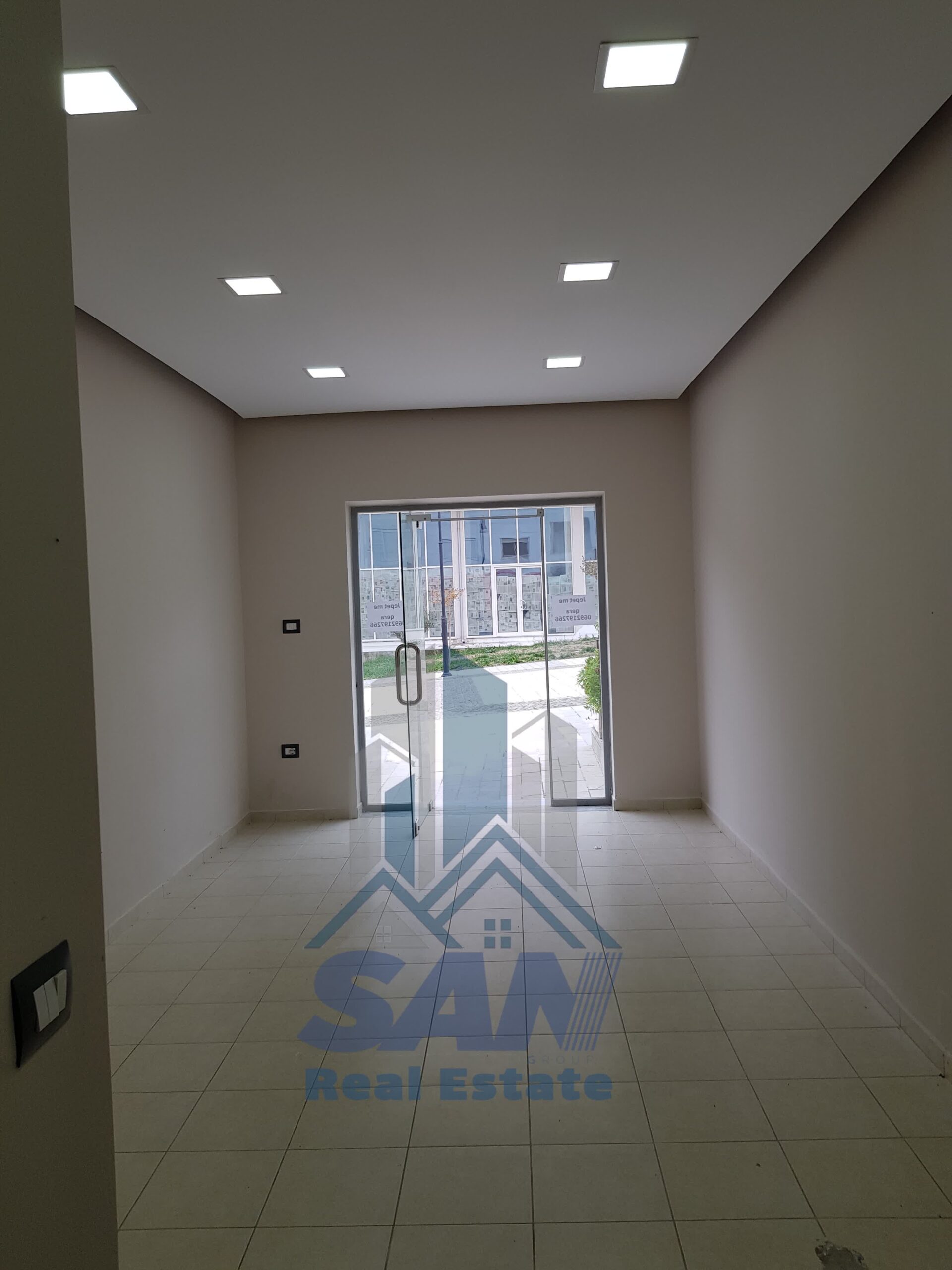 Okazion Shitet Dyqani ne Qender