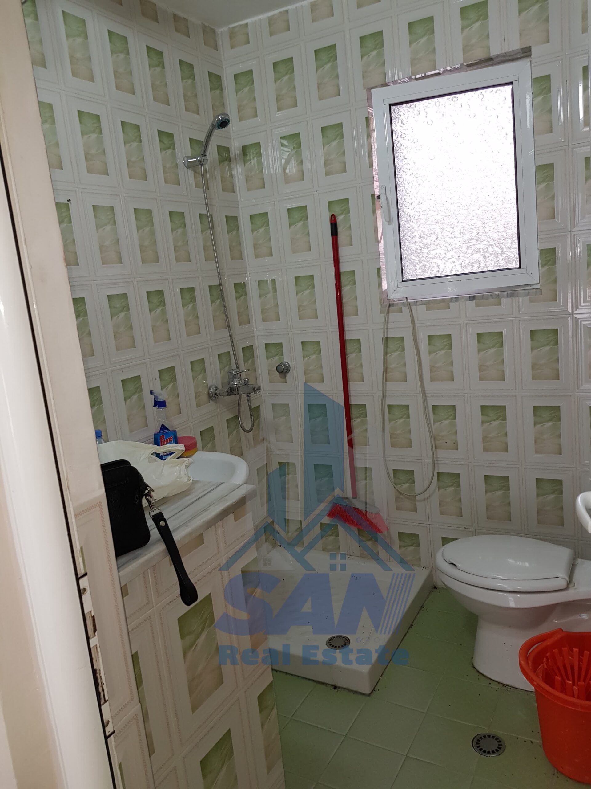 Okazion Shitet Dyqani ne Qender