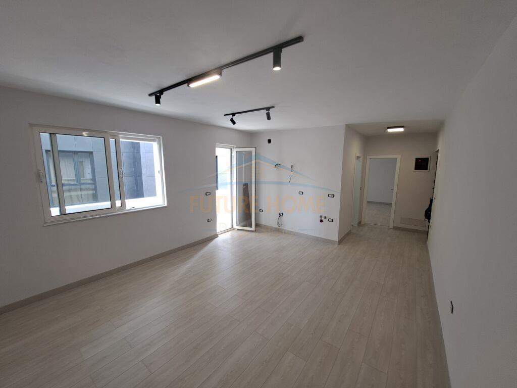 Qira, Apartament 1+1, Prane Piramides, Tiranë