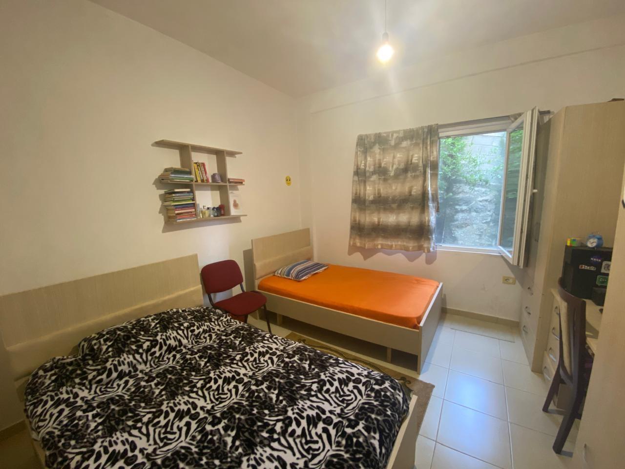 Qera 4+1, kati 1 nje vile, Sauk