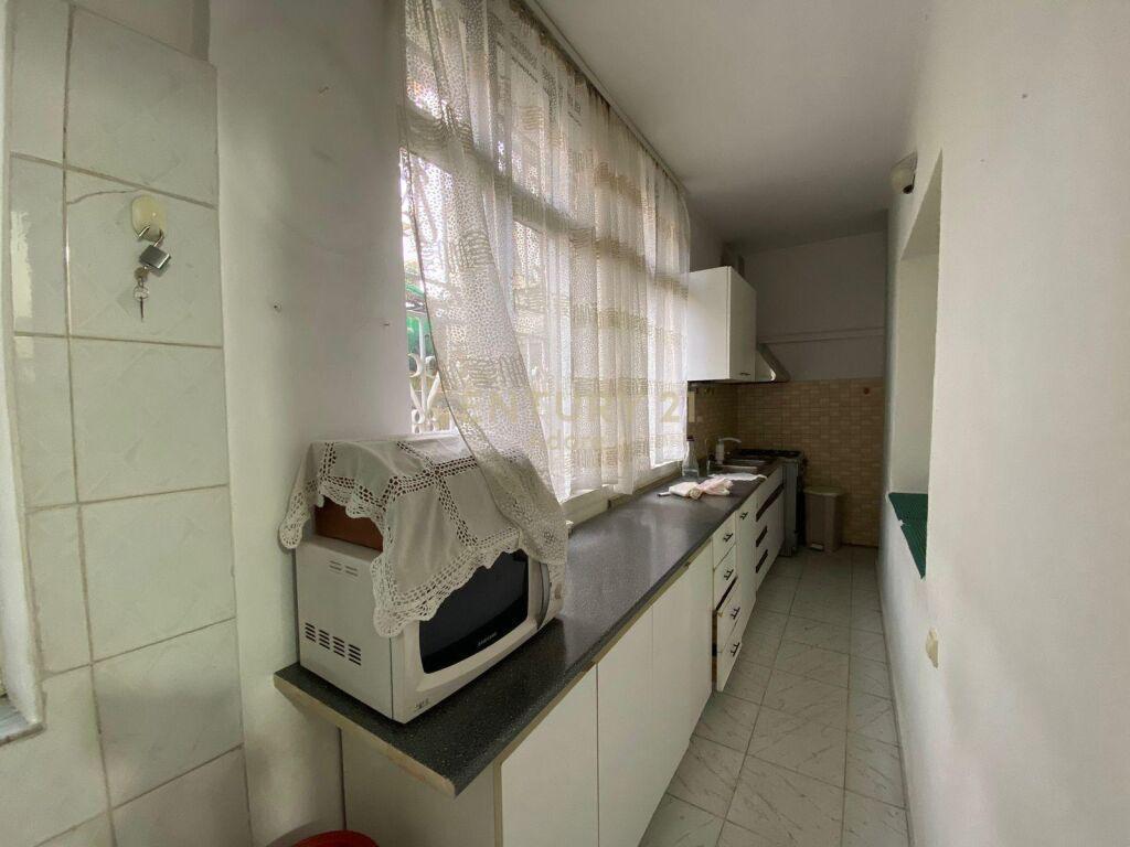 Shesim Apartament 4+1+2 perballe Maternitetit te Ri!