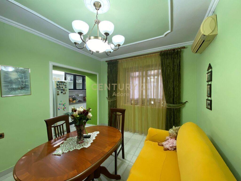 Shesim Apartament 4+1+2 perballe Maternitetit te Ri!