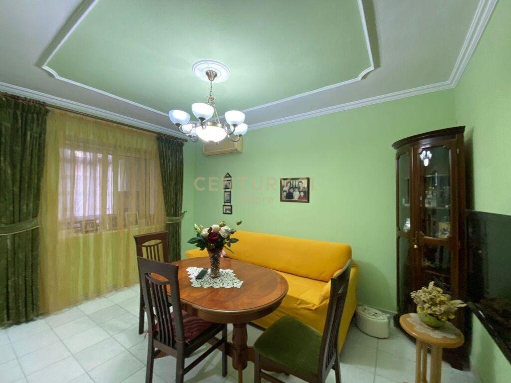 Shesim Apartament 4+1+2 perballe Maternitetit te Ri!