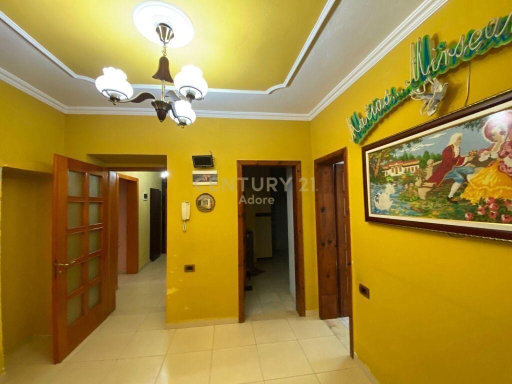 Shesim Apartament 4+1+2 perballe Maternitetit te Ri!