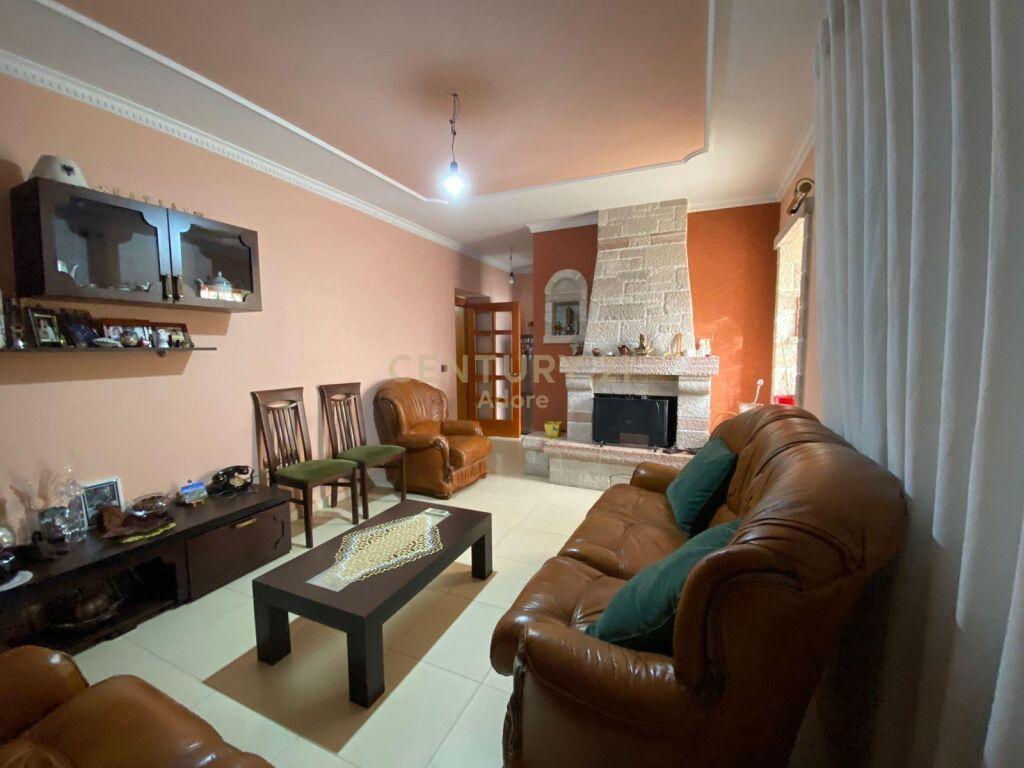 Shesim Apartament 4+1+2 perballe Maternitetit te Ri!