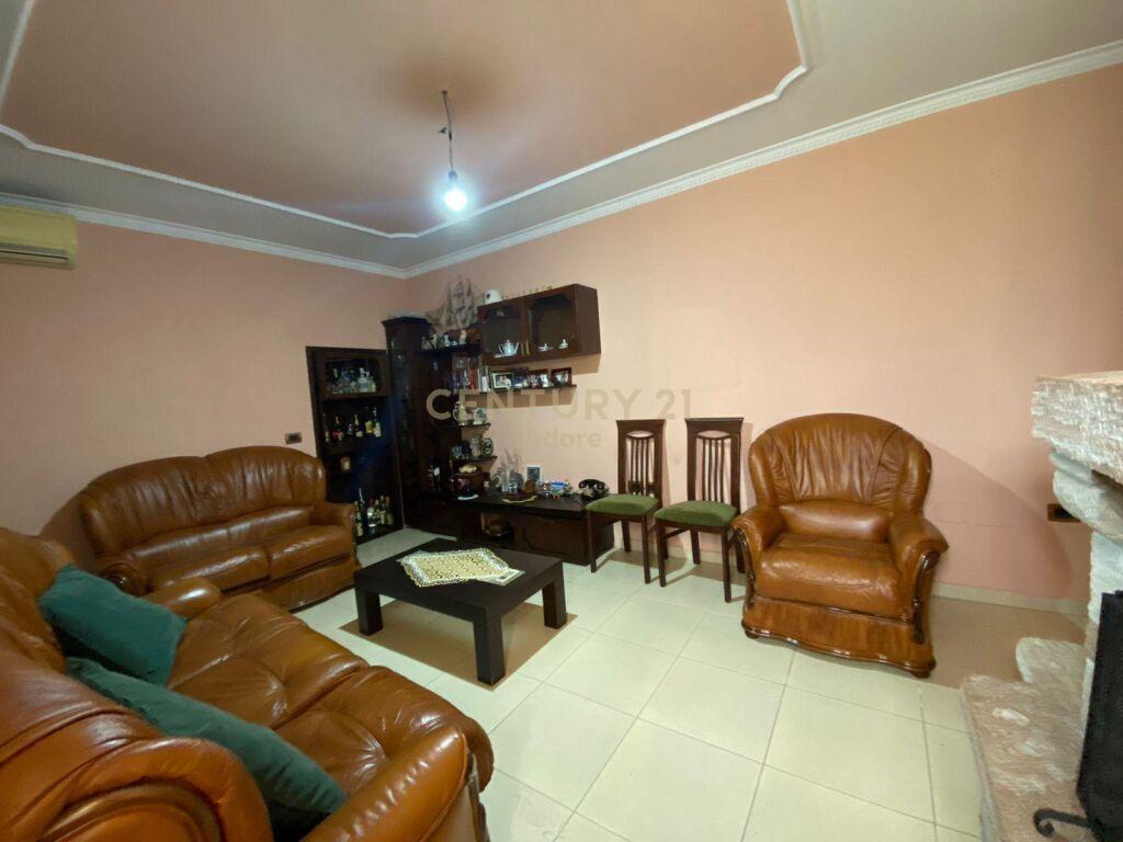 Shesim Apartament 4+1+2 perballe Maternitetit te Ri!