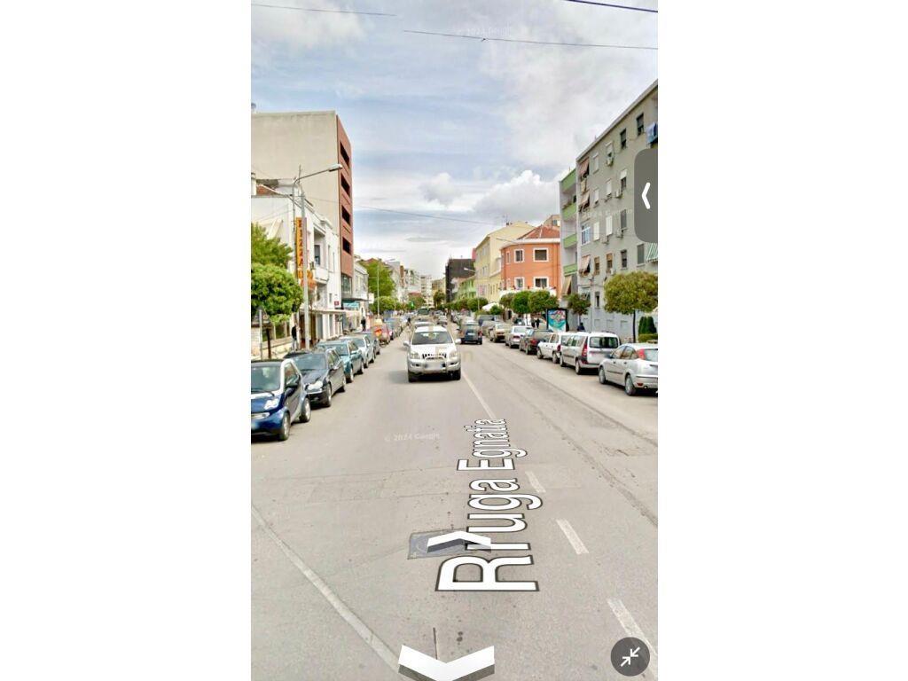 SHITET NDERTESE+TRUALL NE QENDER TE DURRESIT!!!