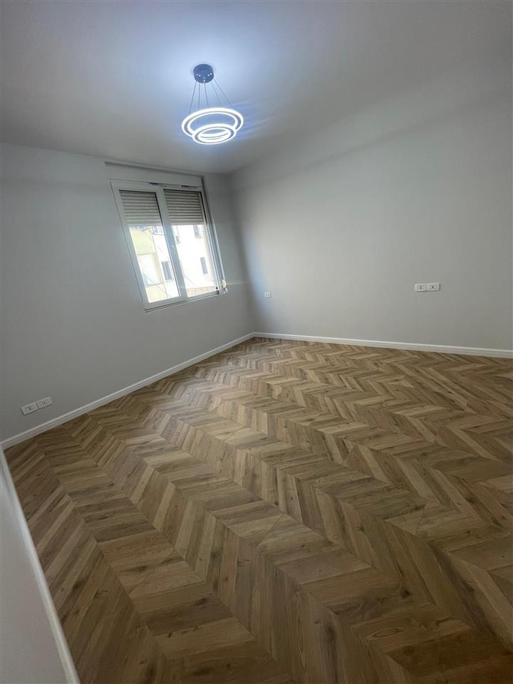 Kodra e Diellit,Shitet apartament 1+1