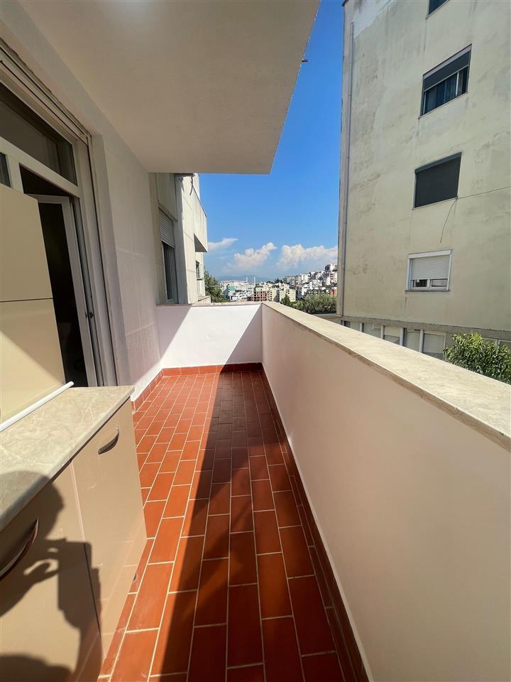 Kodra e Diellit,Shitet apartament 1+1