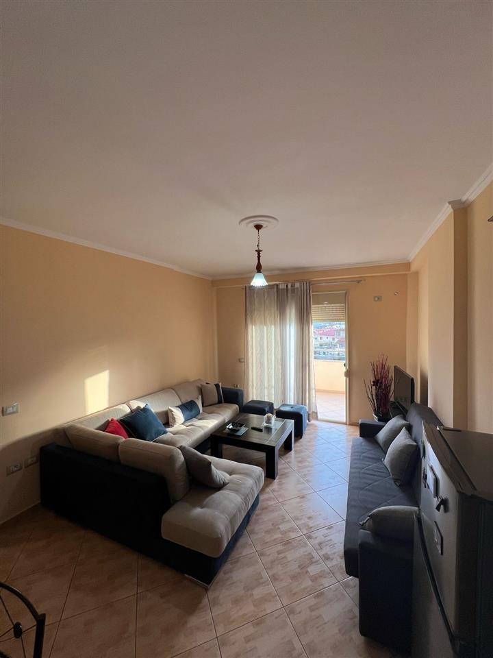 Jepet me qera apartament 1+1 ne Vlorë!