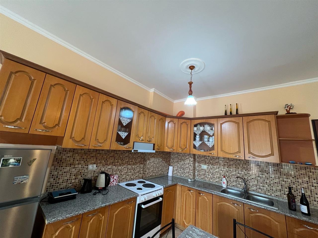 Jepet me qera apartament 1+1 ne Vlorë!