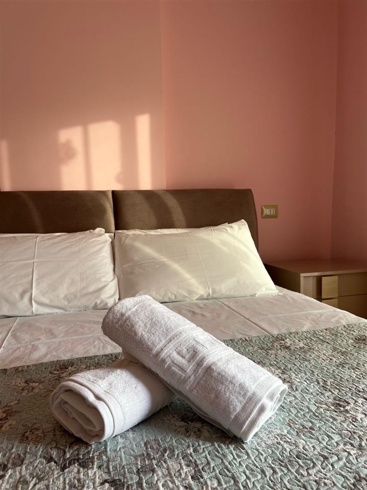 Jepet me qera apartament 1+1 ne Vlorë!