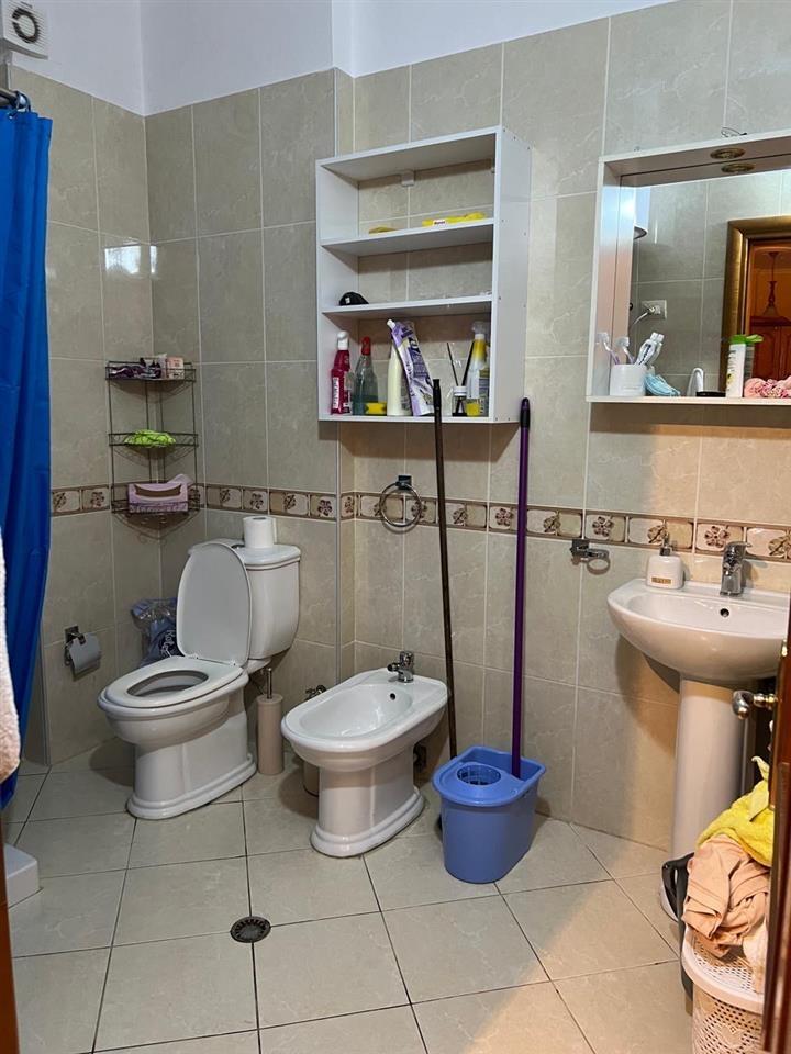 Jepet me qera apartament 1+1 ne Vlorë!